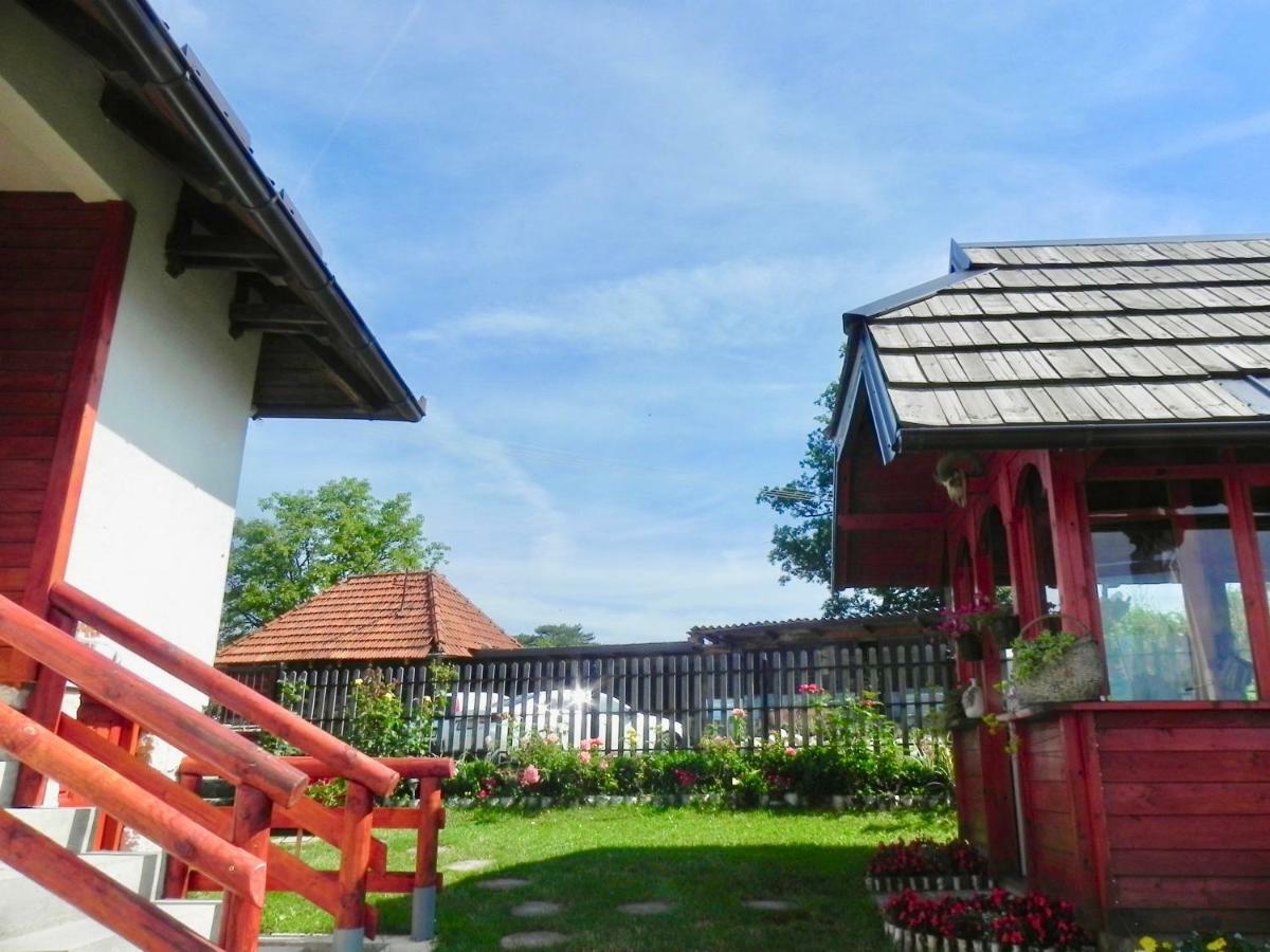 Captain's Village * Sljivovica (Zlatibor)